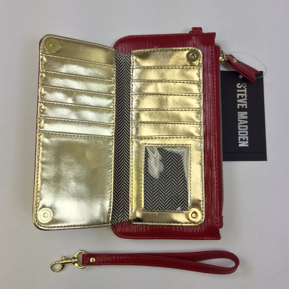 NWT Steve Madden Patent Wristlet